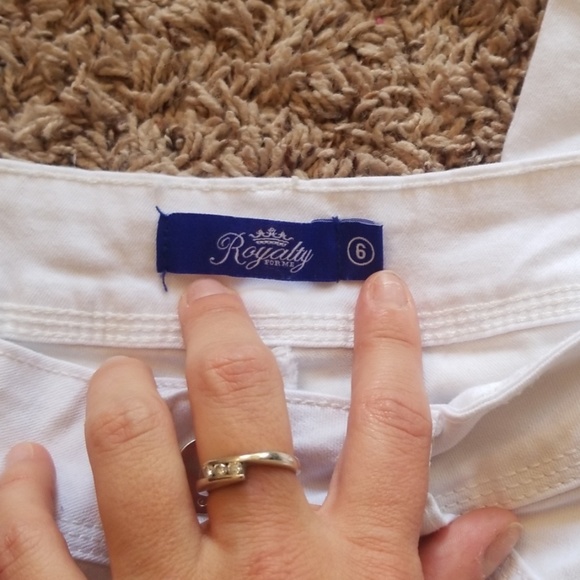 Capries - Picture 2 of 3